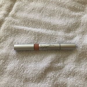 🎉 5 for $25 🎉 NWT MARY KAY FACIAL HIGHLIGHTER-# 3
.04 Oz
SHADE # 3